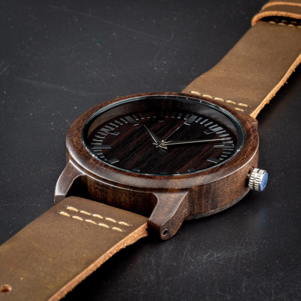 Reloj de madera de sándalo modelo Kurai - Image 4
