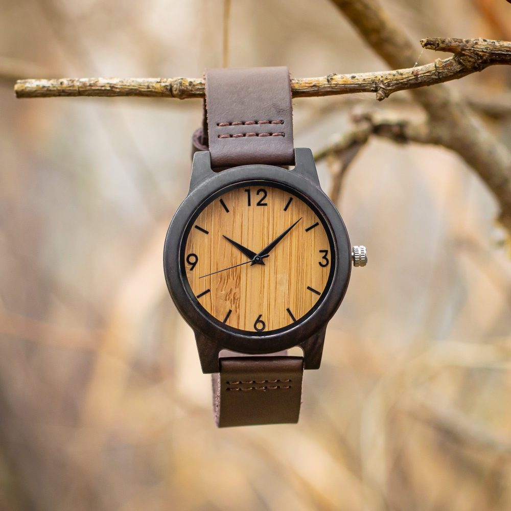 Reloj de pulsera de madera con números en la esfera modelo Terral - Image 6