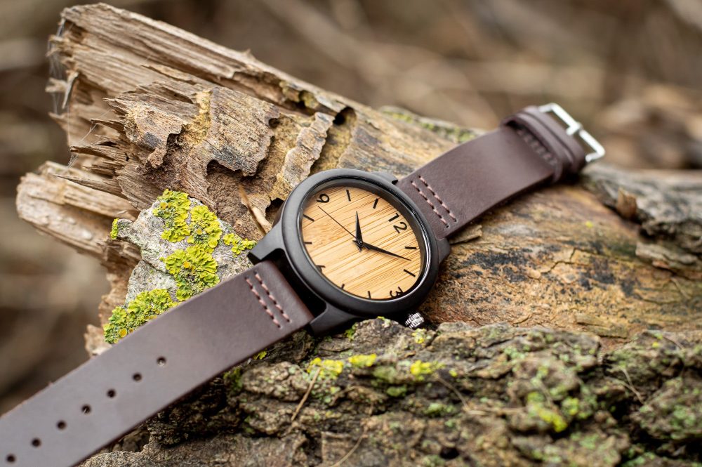 Reloj de pulsera de madera con números en la esfera modelo Terral - Image 3