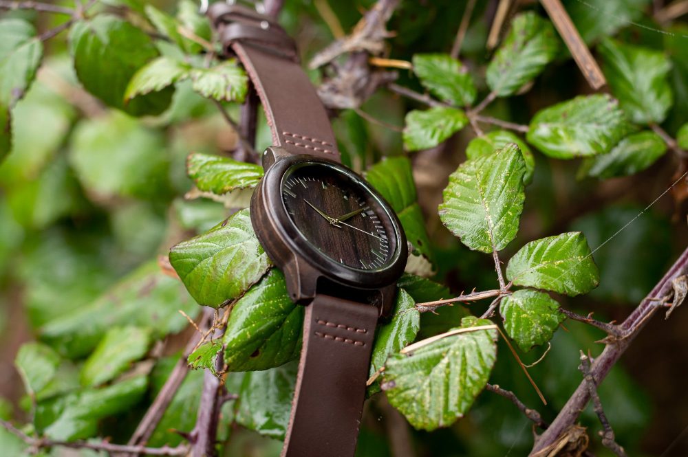 Reloj de madera de sándalo modelo Kurai - Image 5
