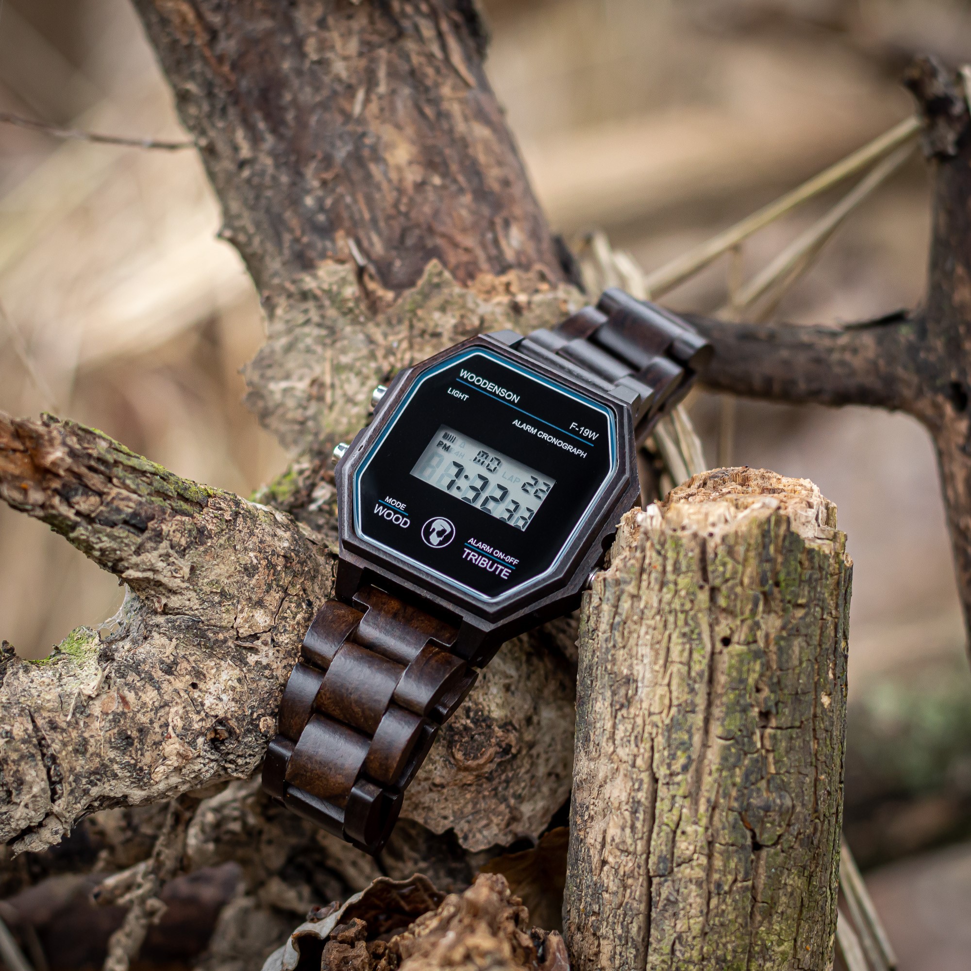 Reloj digital con correa de madera Cassius - Woodenson México