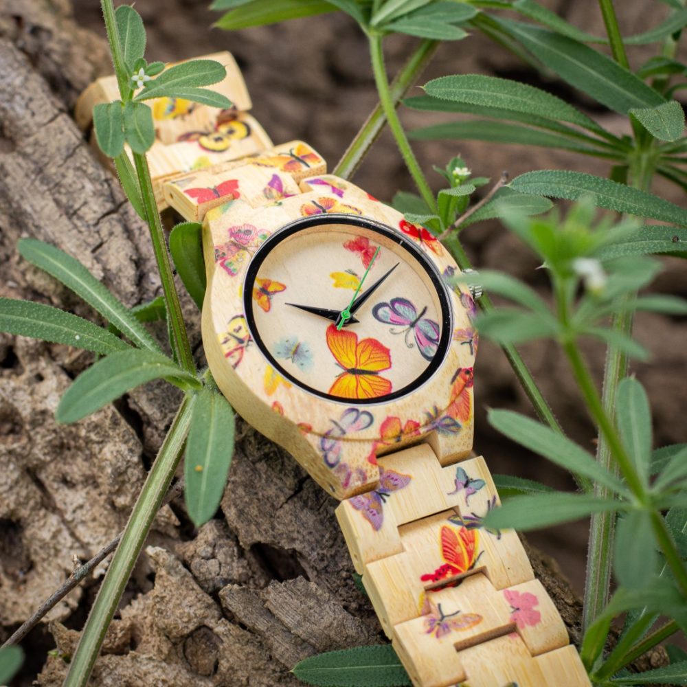 Reloj en madera de bambú decorada Capri