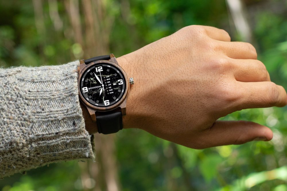Reloj de madera de sándalo Patagonia - Image 9