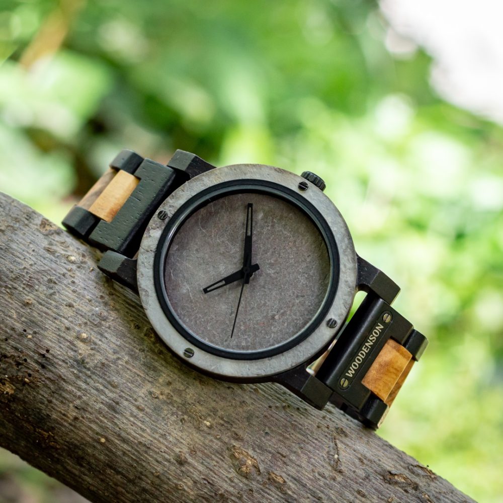 Reloj de madera y piedra modelo Cobá