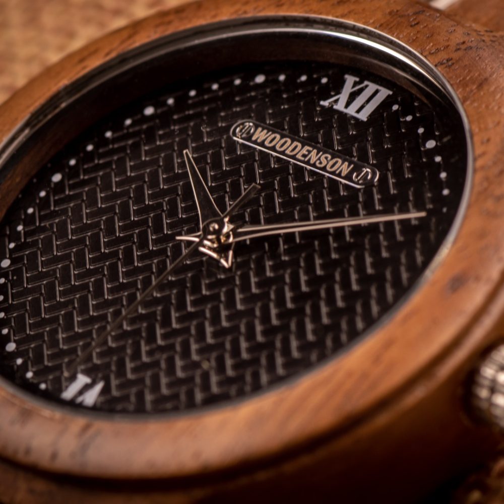 Reloj de madera de nogal Tinigua - Image 6