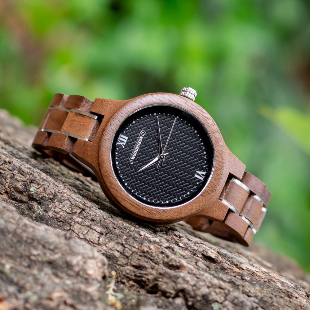 Reloj de madera de nogal Tinigua
