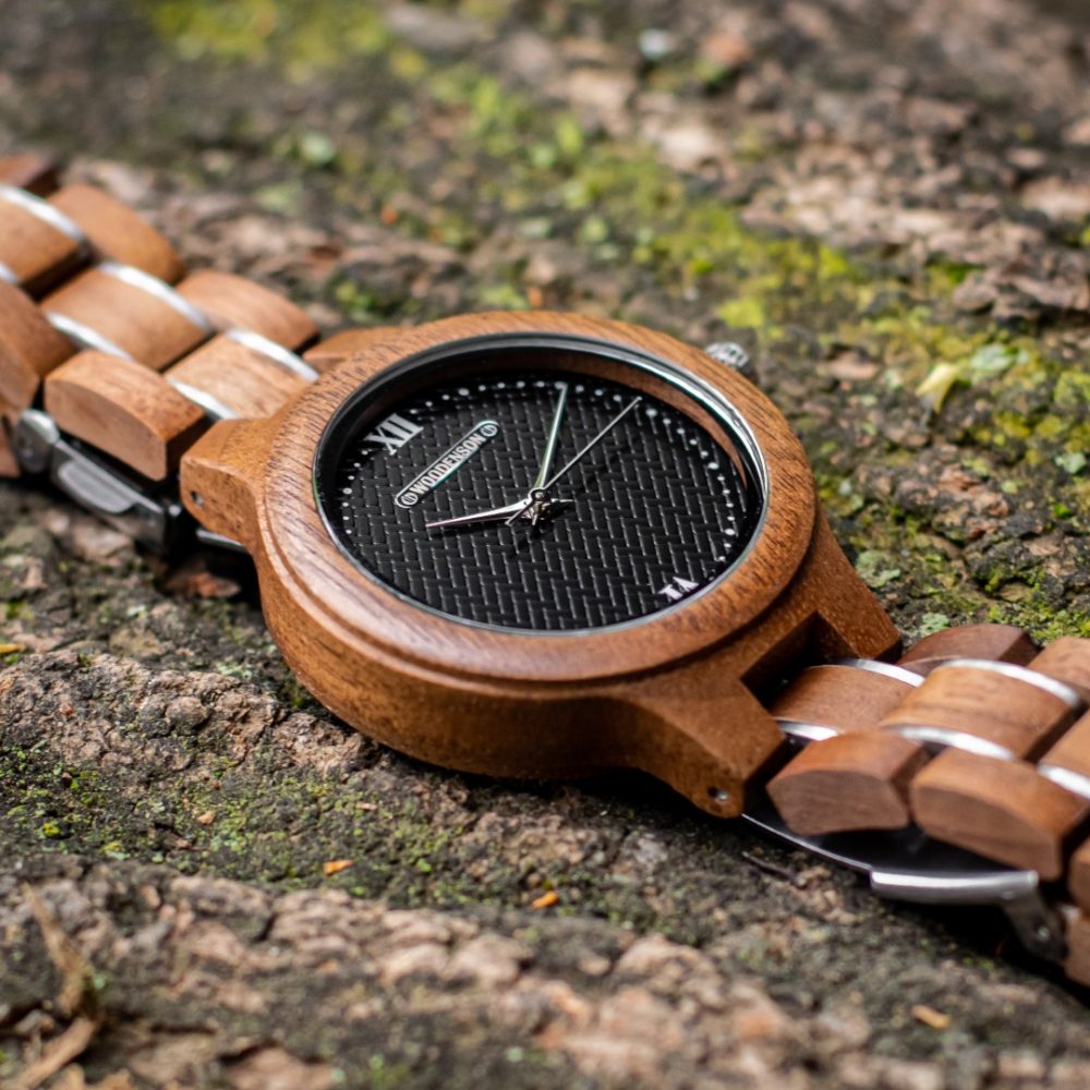Reloj de madera de nogal Tinigua - Image 5