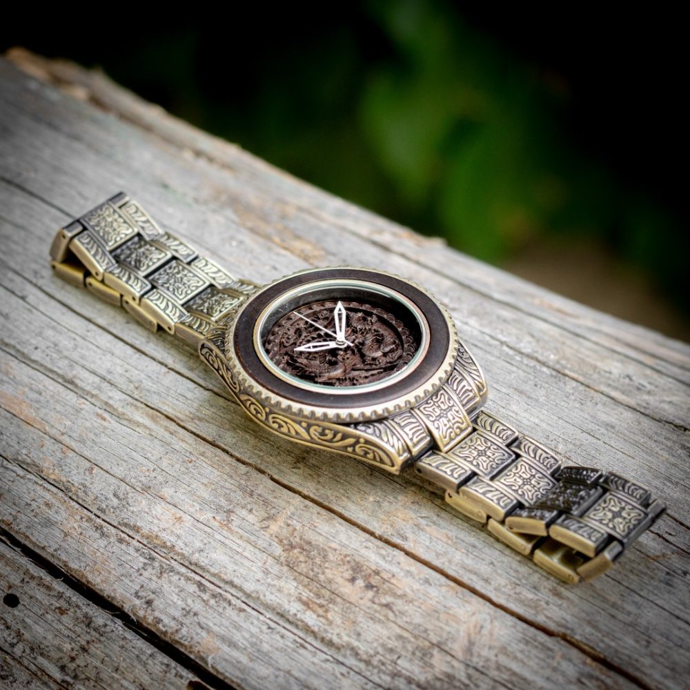 Reloj de madera de ébano y acero dorado Zerain - Image 6