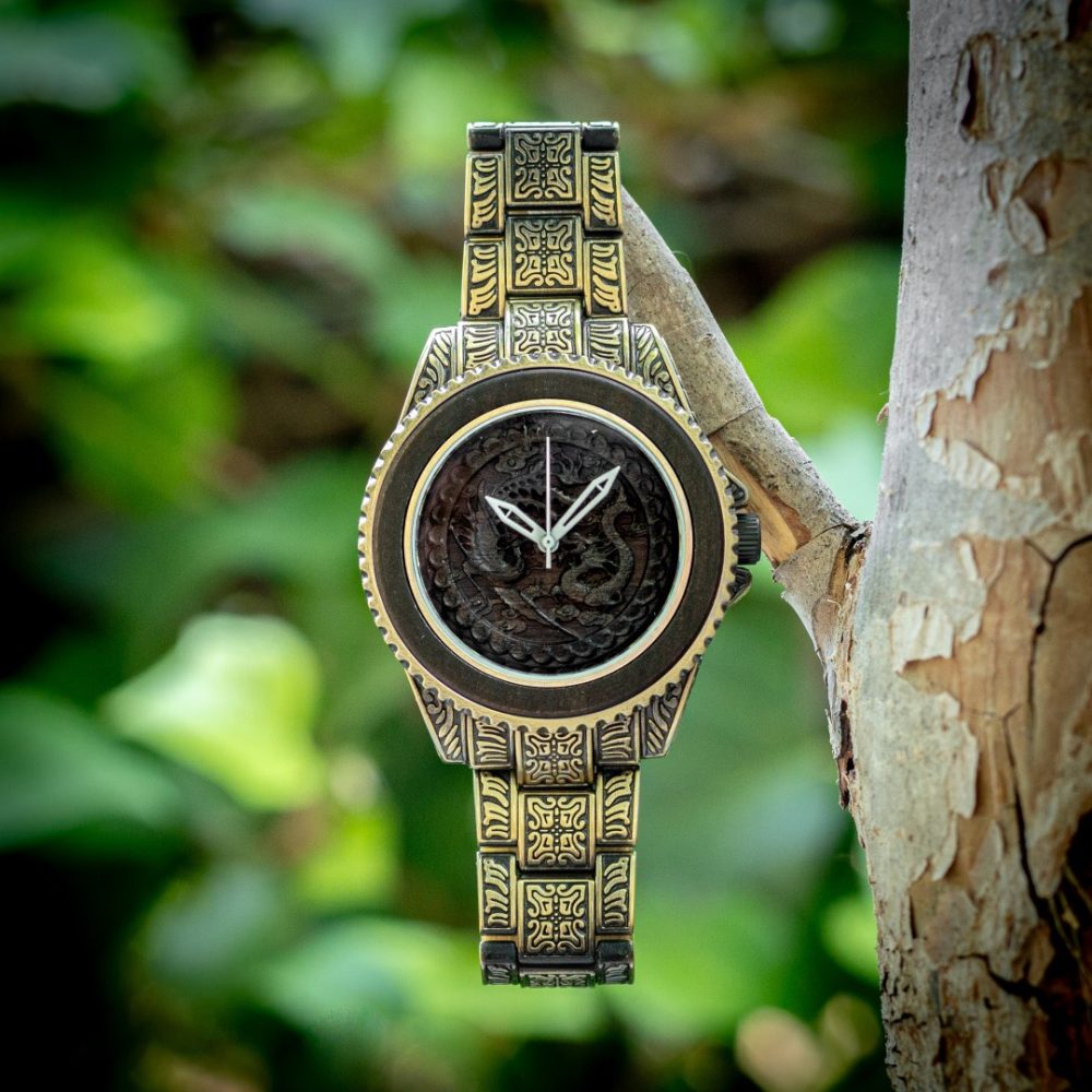 Reloj de madera de ébano y acero dorado Zerain - Image 5