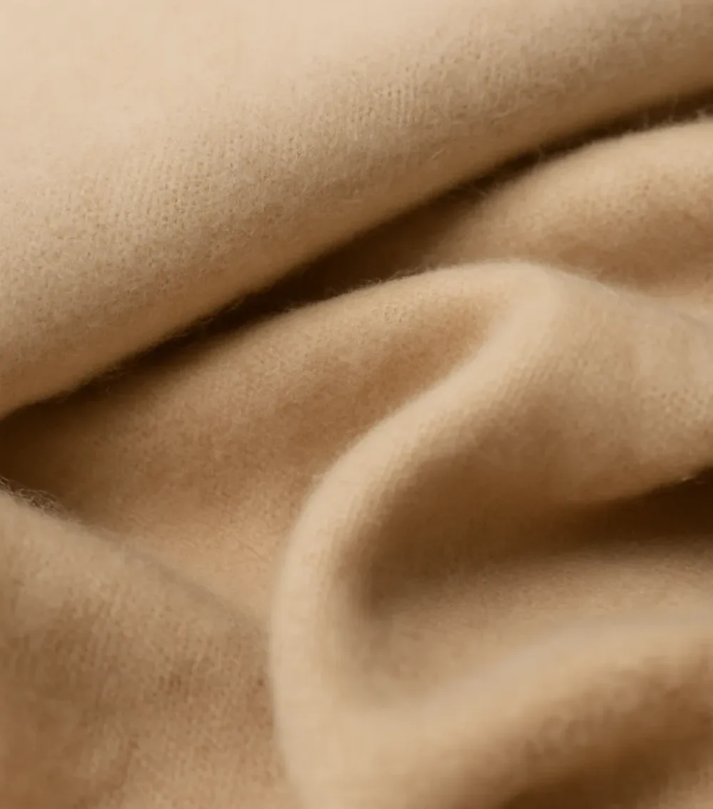 CAMEL MIEL. Bufanda 100% Cashmere.  The Edit 2025 - Image 2